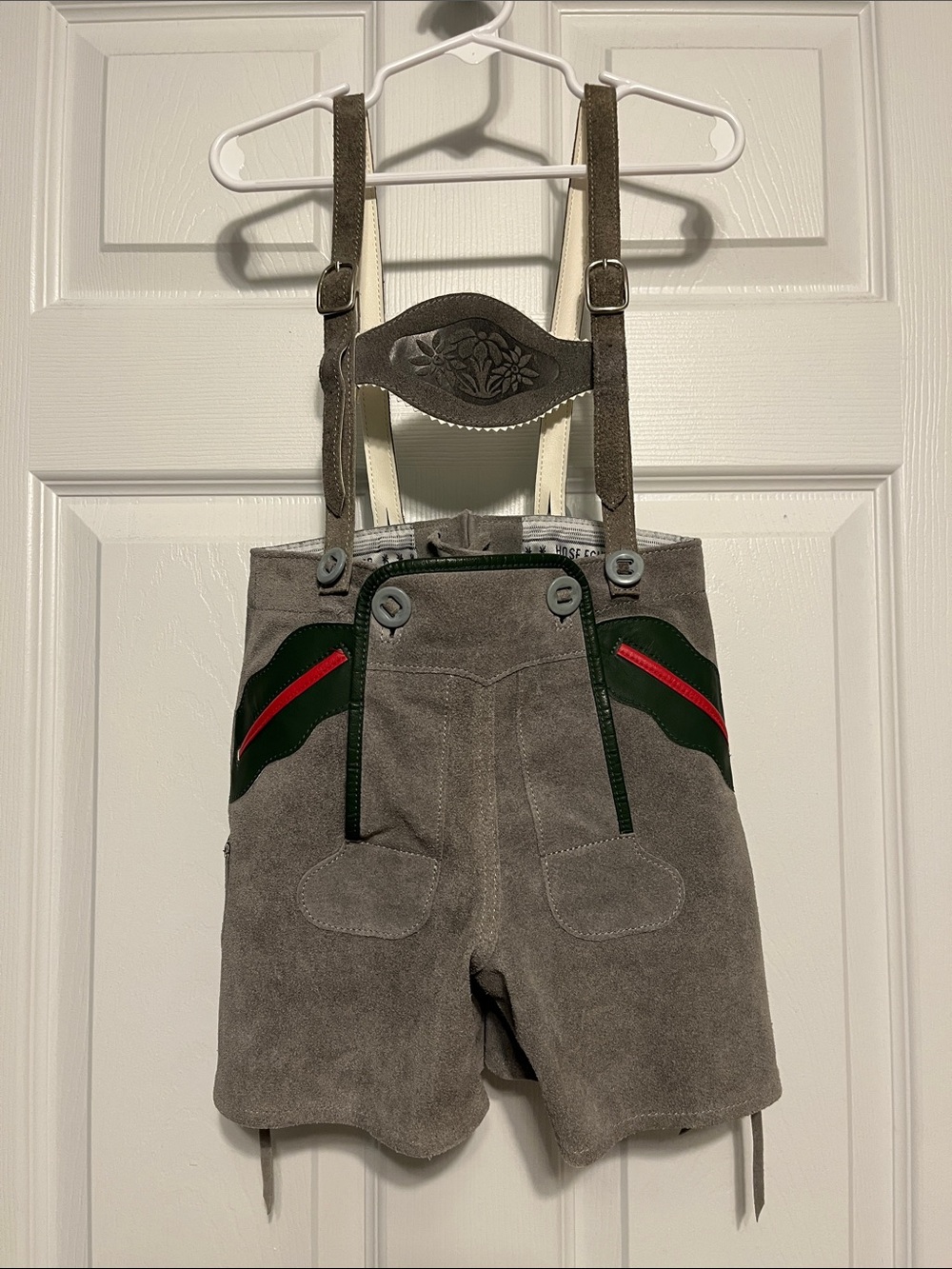 Isar Trachten, Kid's/boys German Lederhosen cow split, Size 104/US size 4.